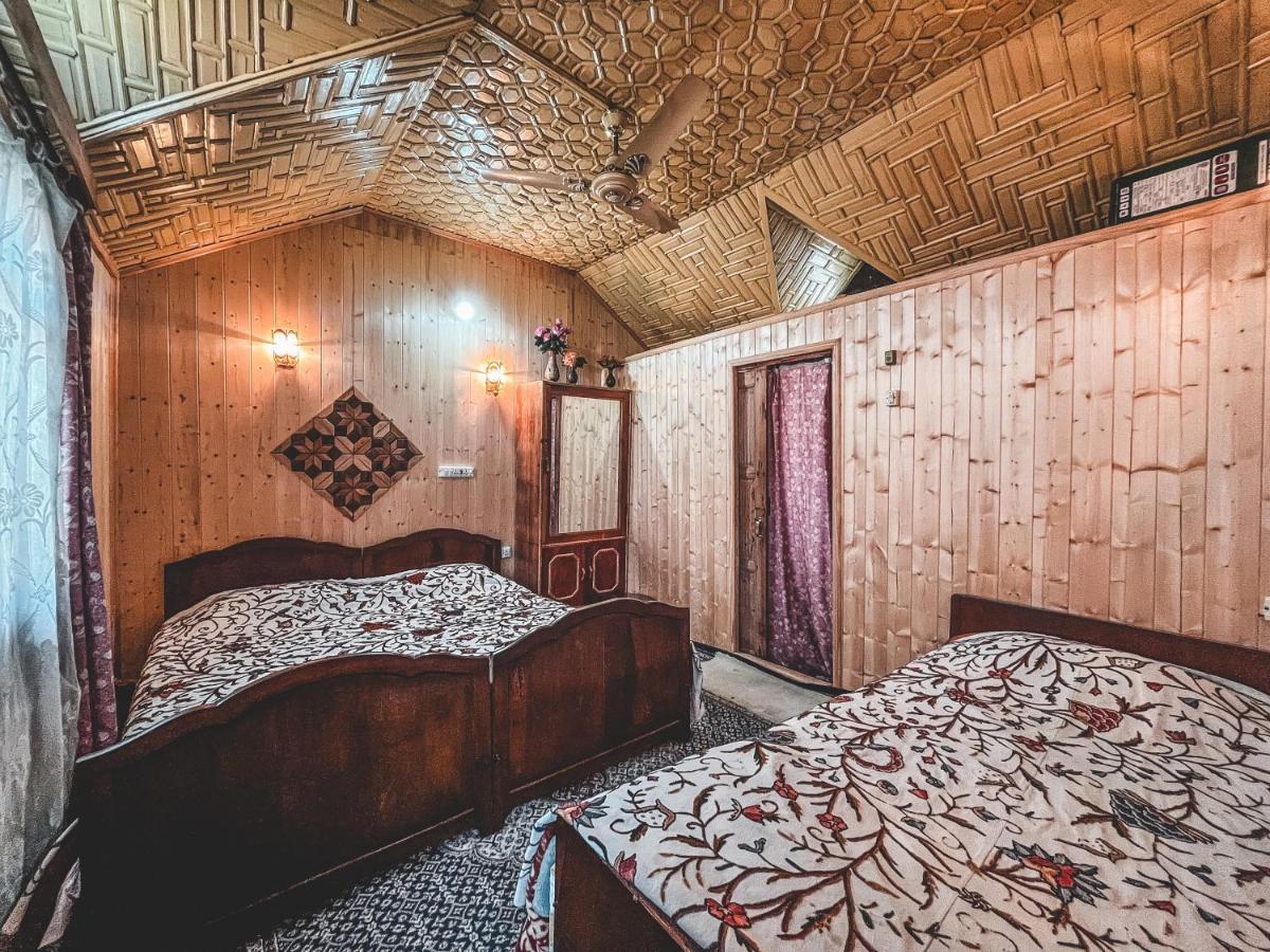 Golden Hopes Group Of Houseboats Hotel Srinagar  Exterior photo